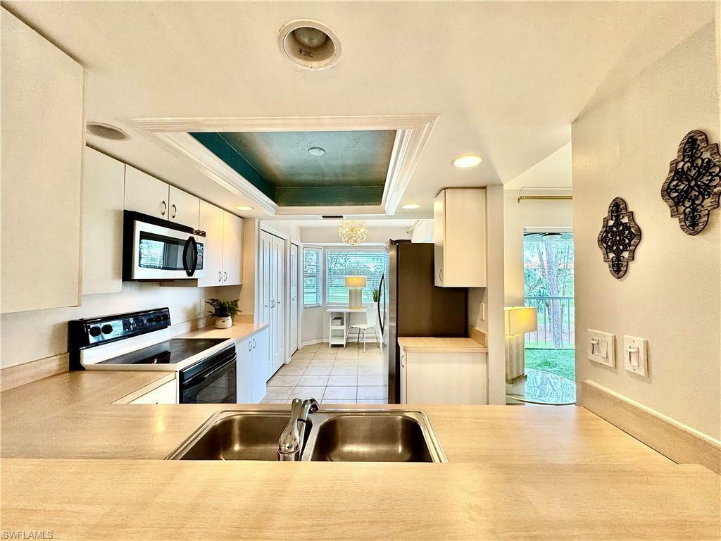 Property Photo: 7340 Glenmoor Ln 3204 FL 34104