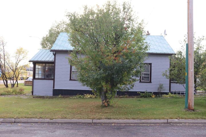 Property Photo: 4702 4 Avenue AB T7E 1C6