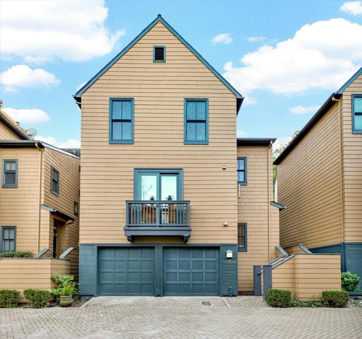 Property Photo: 43 Edgewood Place CA 94002