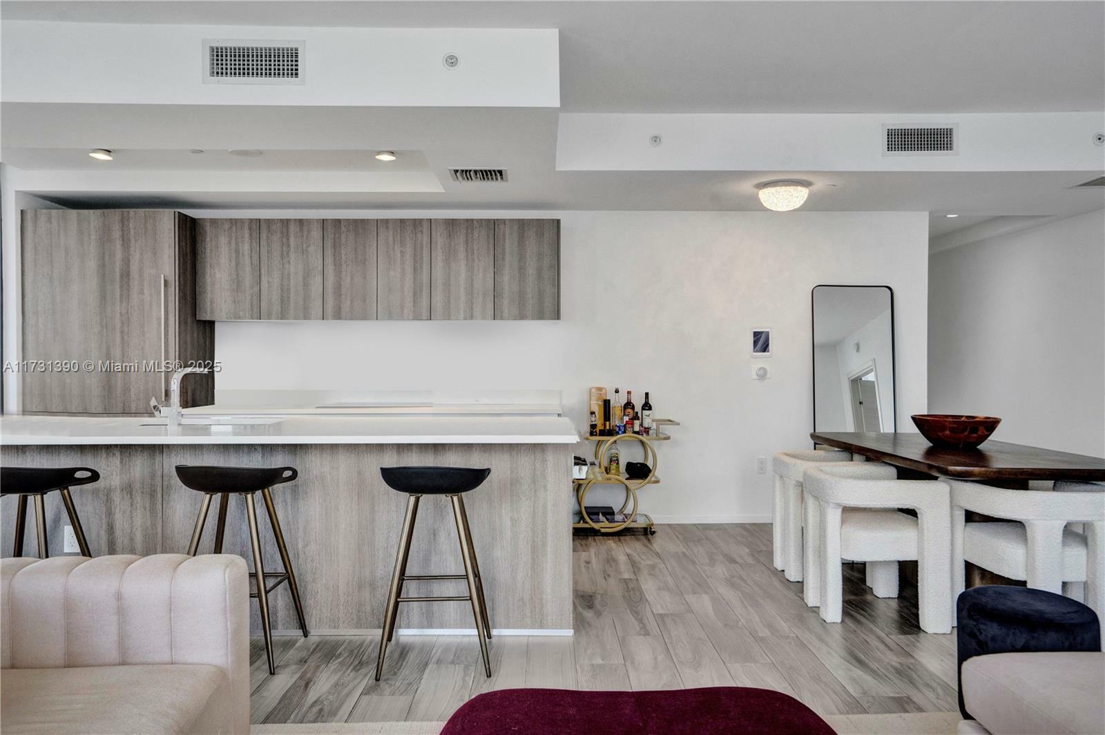 Property Photo:  801 S Miami Ave 1801  FL 33130 