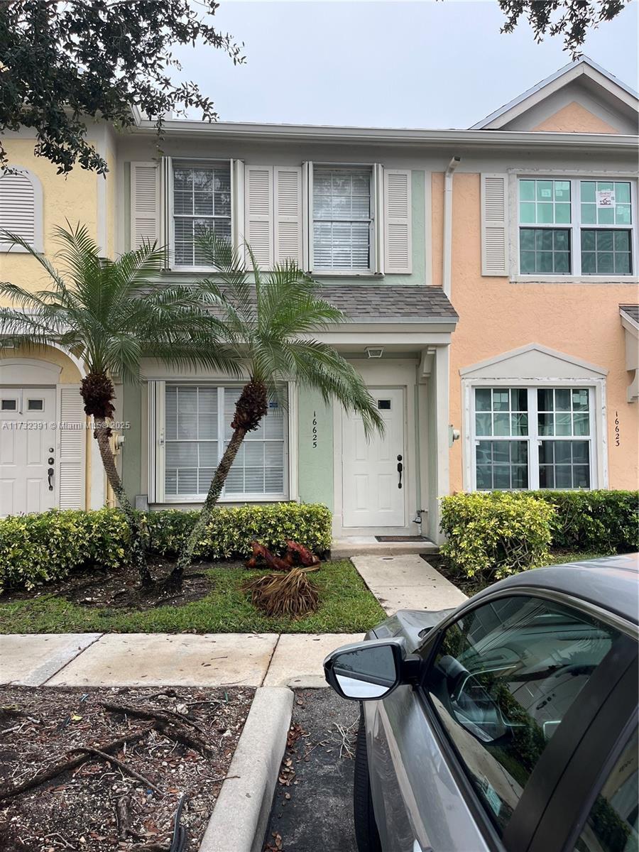 Property Photo:  16625 Hemingway Dr 16625  FL 33326 