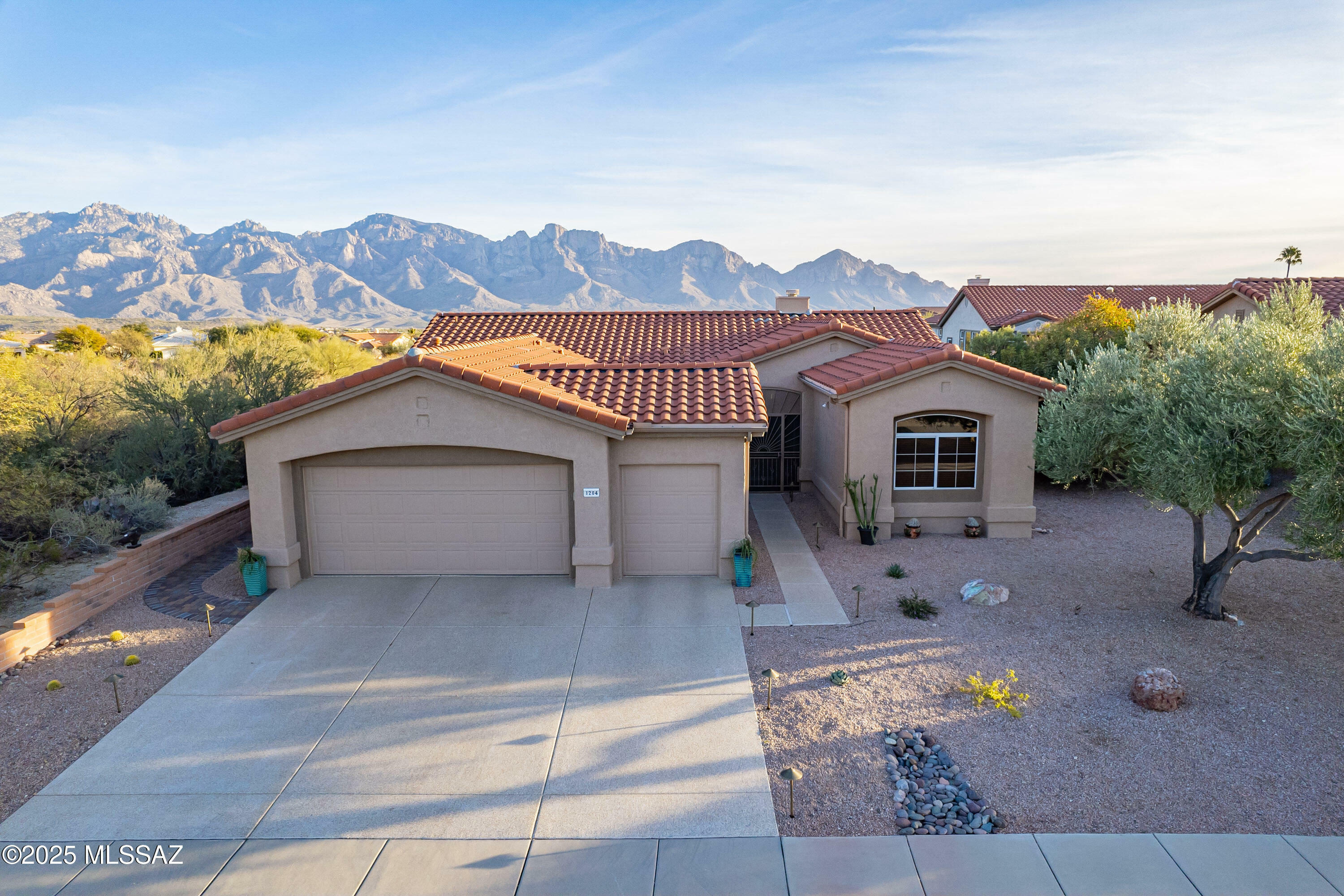 Property Photo:  1204 E Royal Oak Road  AZ 85755 