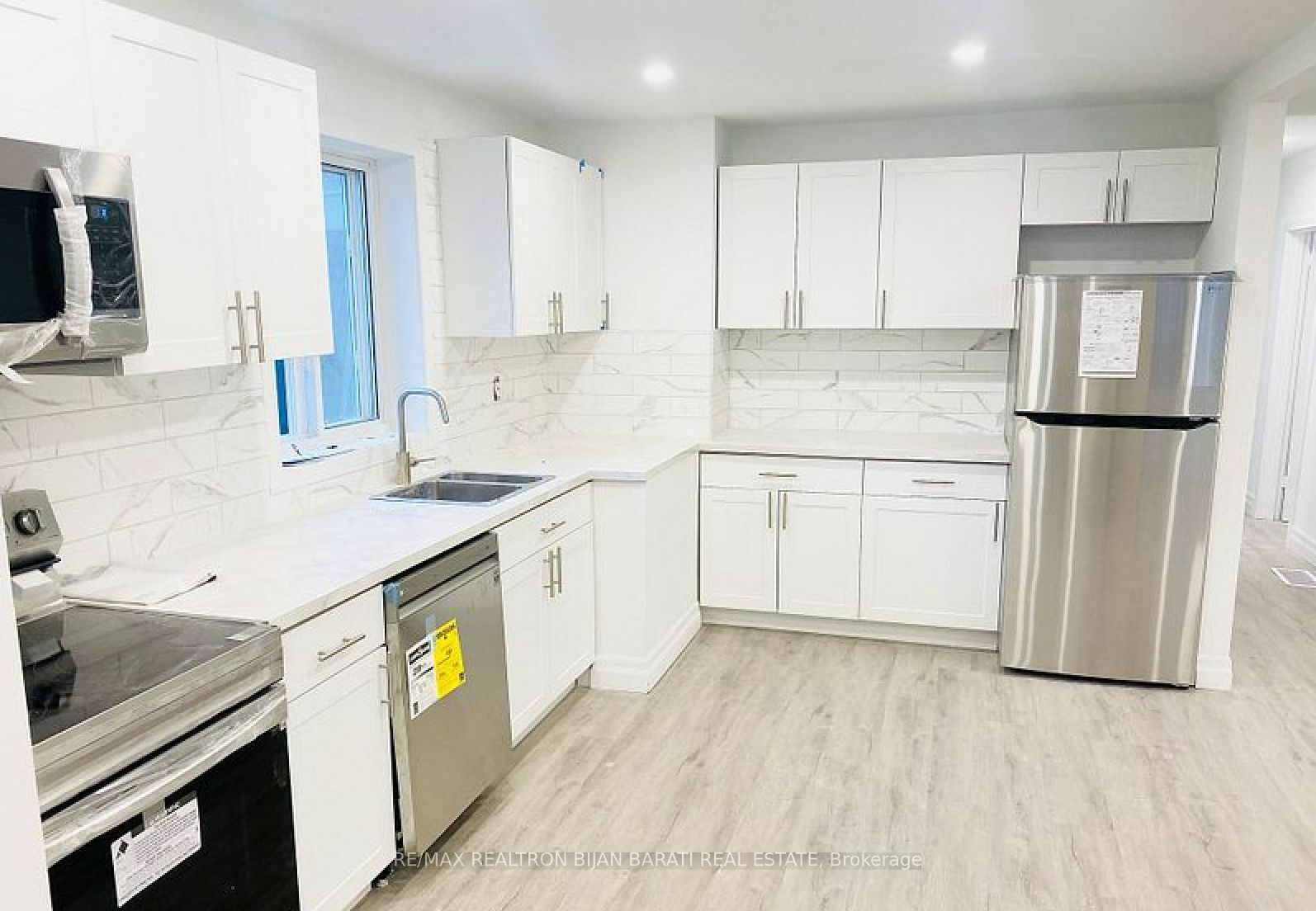 Property Photo:  208 Olive Ave  ON M2N 4P6 