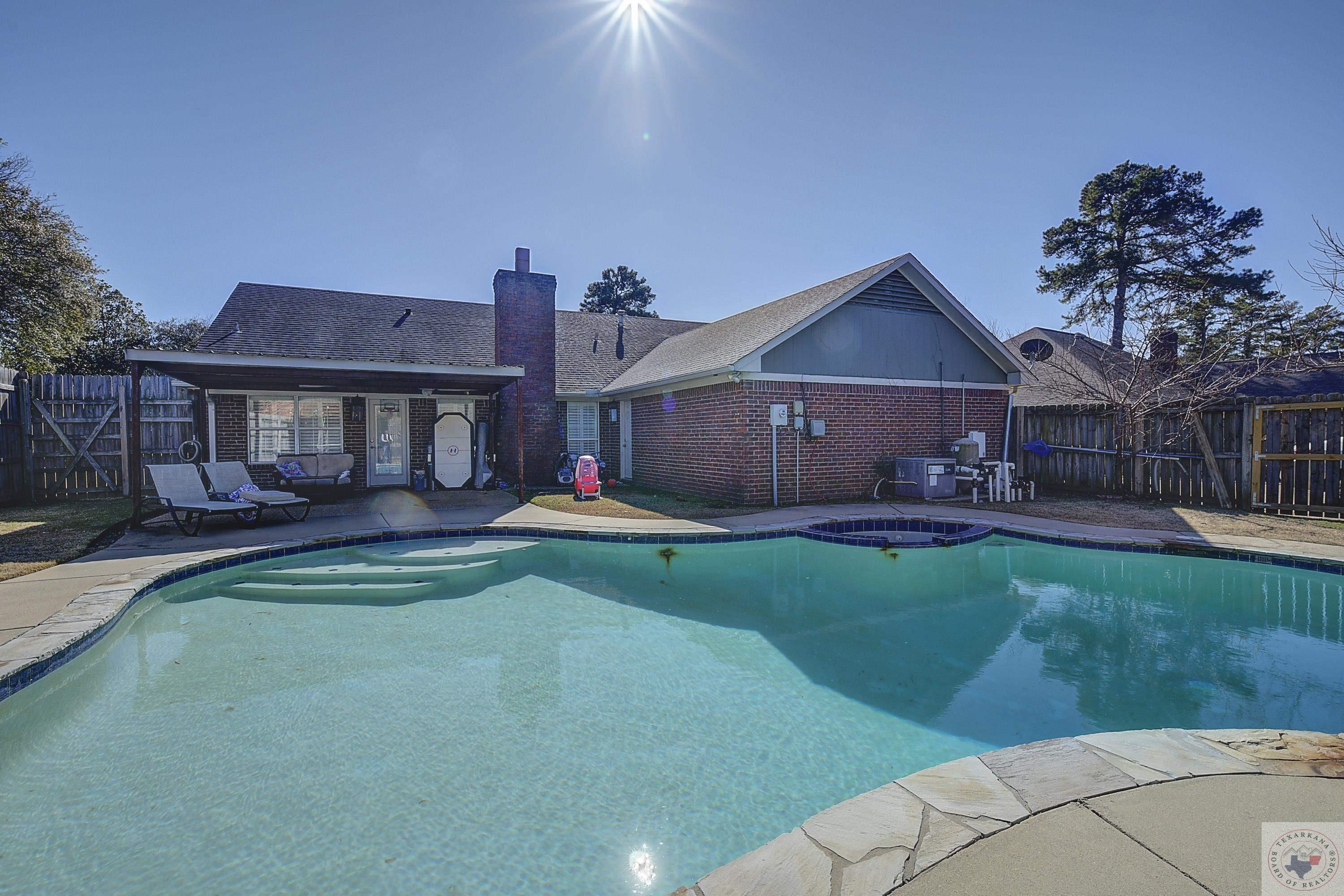 Property Photo: 3407 Williamsburg Ln TX 75503