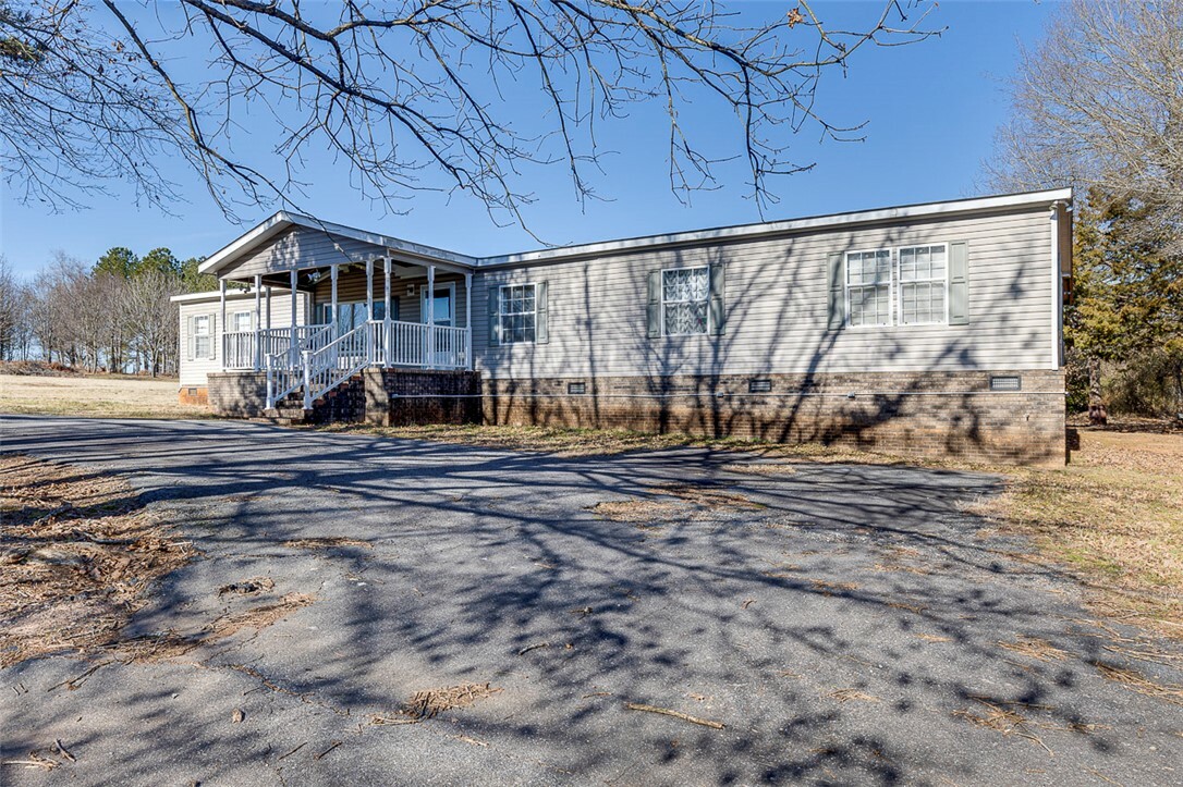 Property Photo: 107 Rivolli Drive SC 29625