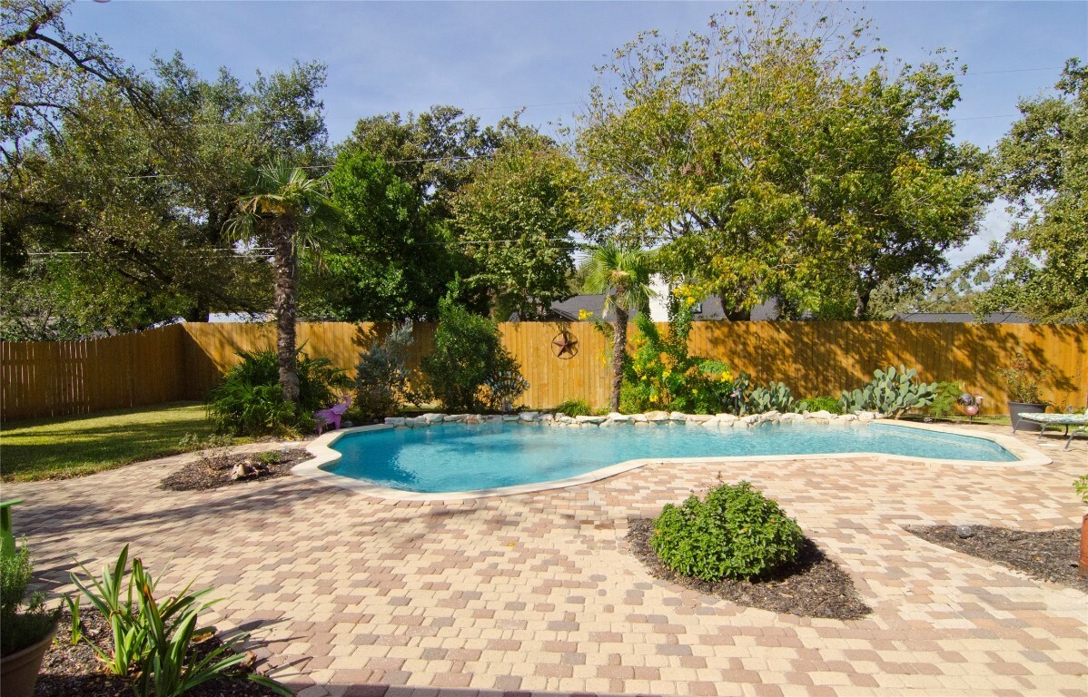 Property Photo:  1008 Lime Rock Drive  TX 78681 