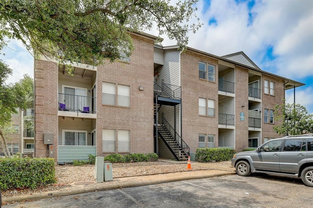 Property Photo:  12166 Metric Boulevard 122  TX 78758 