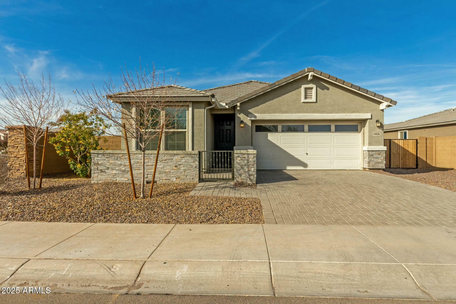 Property Photo:  10838 W Buchanan Street  AZ 85323 