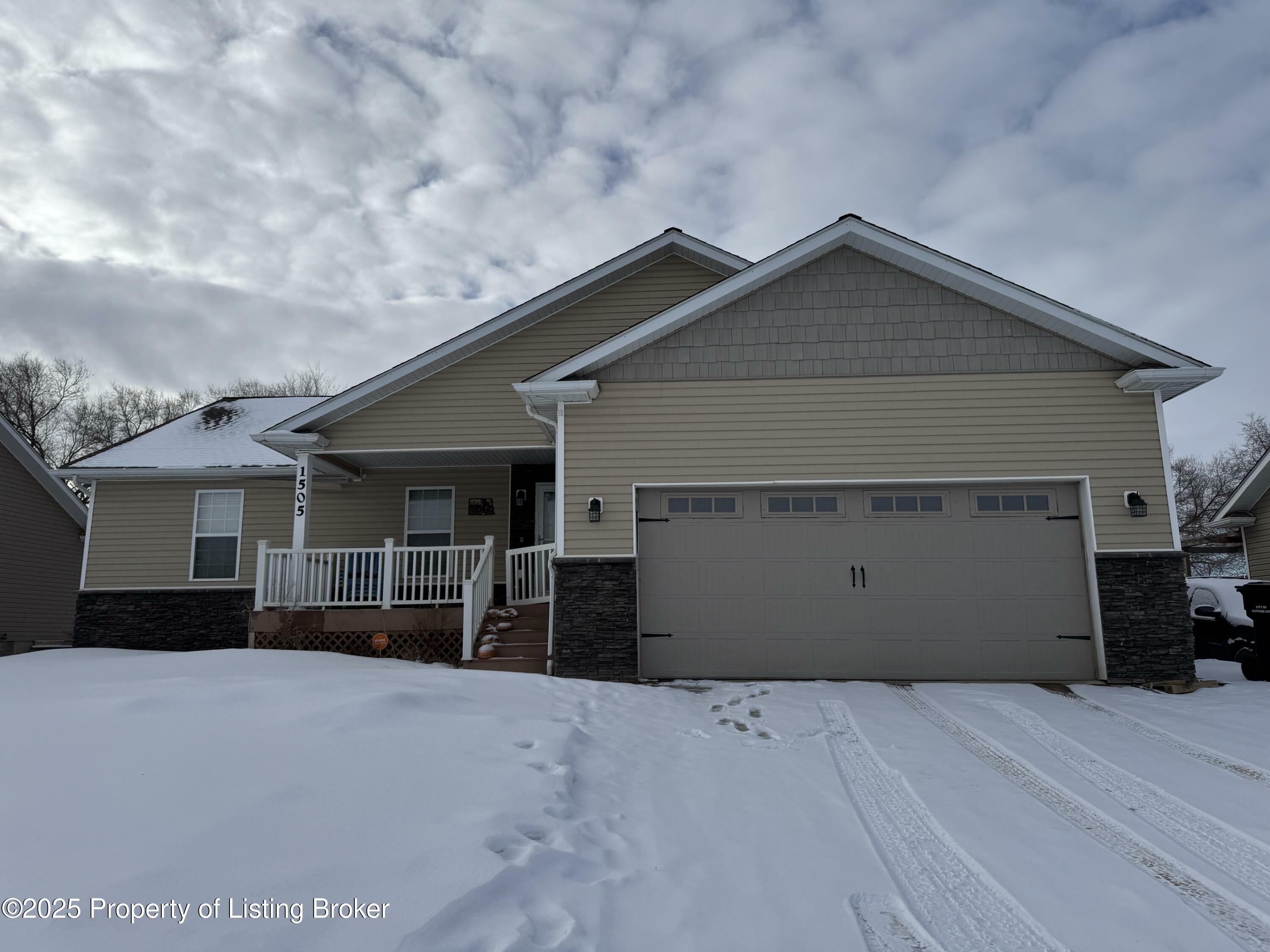 Property Photo:  1505 W Pheasant Ridge Street  ND 58845 