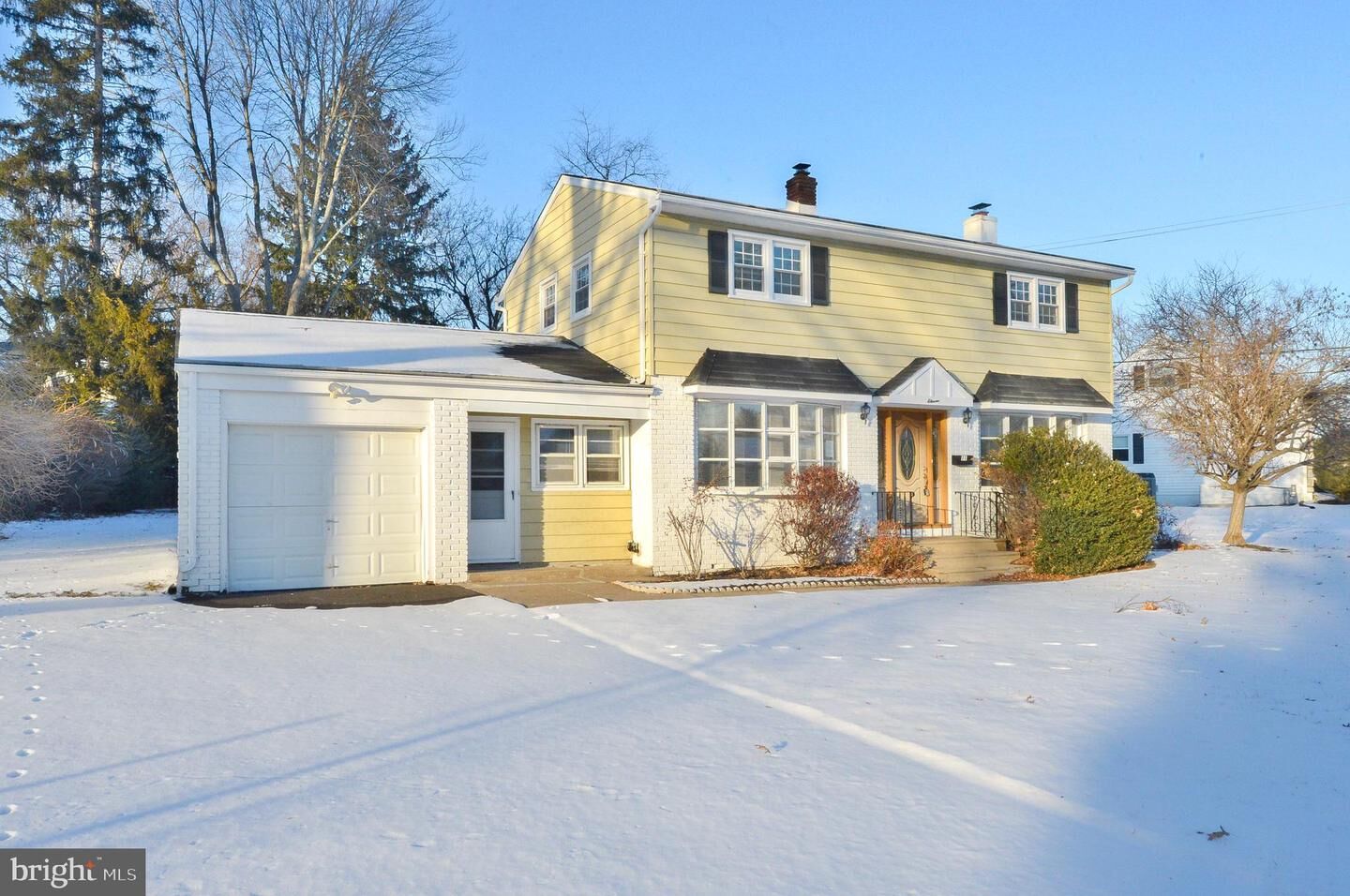 Property Photo:  11 Concord Lane  PA 19067 