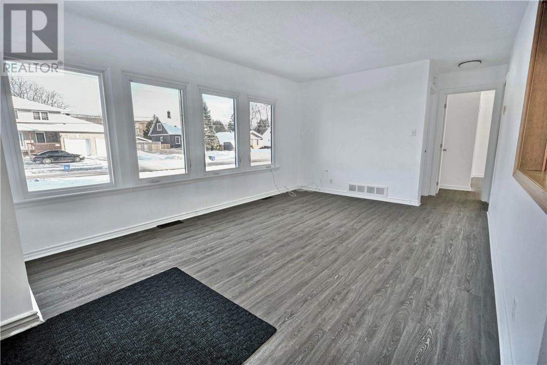 Property Photo: 1081 Attlee Avenue ON P3A 3J1