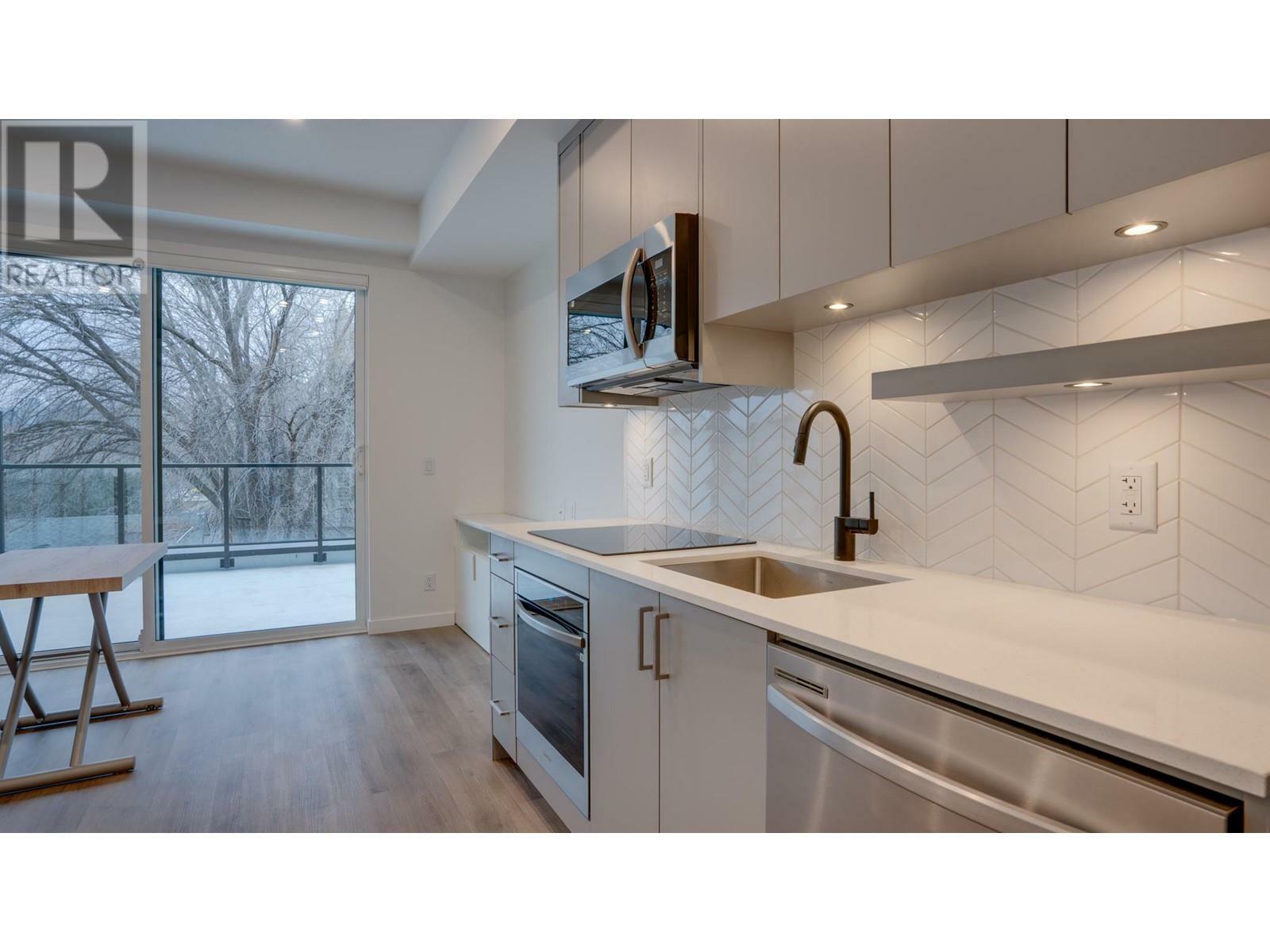 Photo de la propriété:  1274 Devonshire Avenue 207  BC V1Y 0M7 