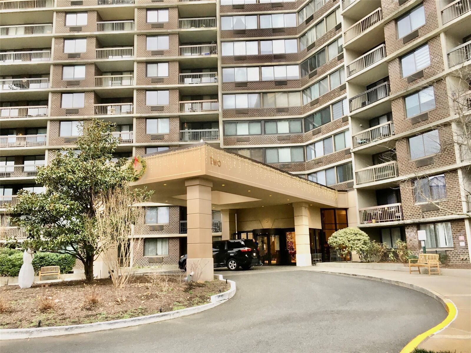 Property Photo:  2 Bay Club Drive 17Z4  NY 11360 