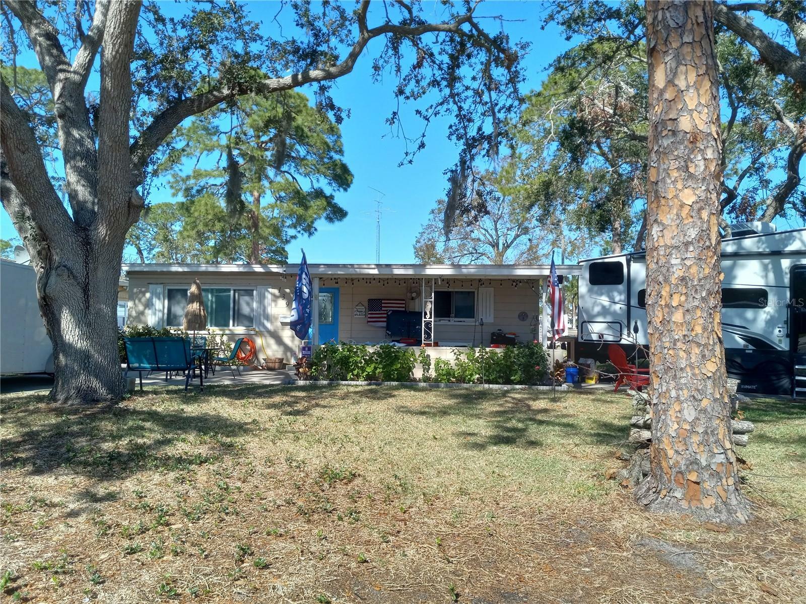 Property Photo:  139 89th Avenue NE  FL 33702 