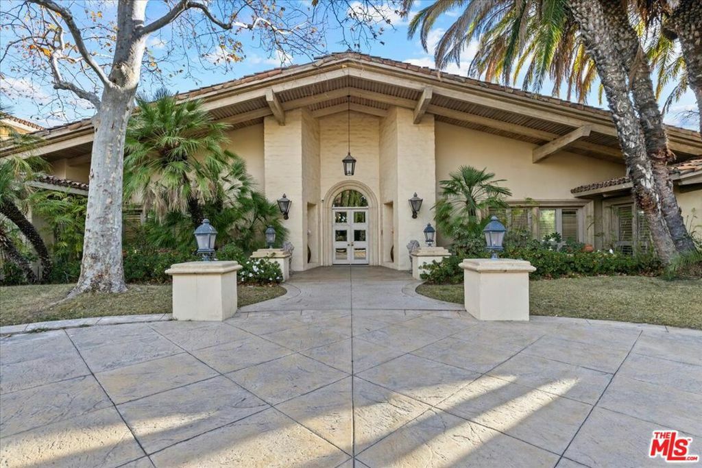 Property Photo: 25120 Jim Bridger Road CA 91302