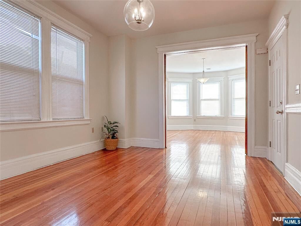 Property Photo:  422 Central Avenue 2nd And 3rd  NJ 07029 