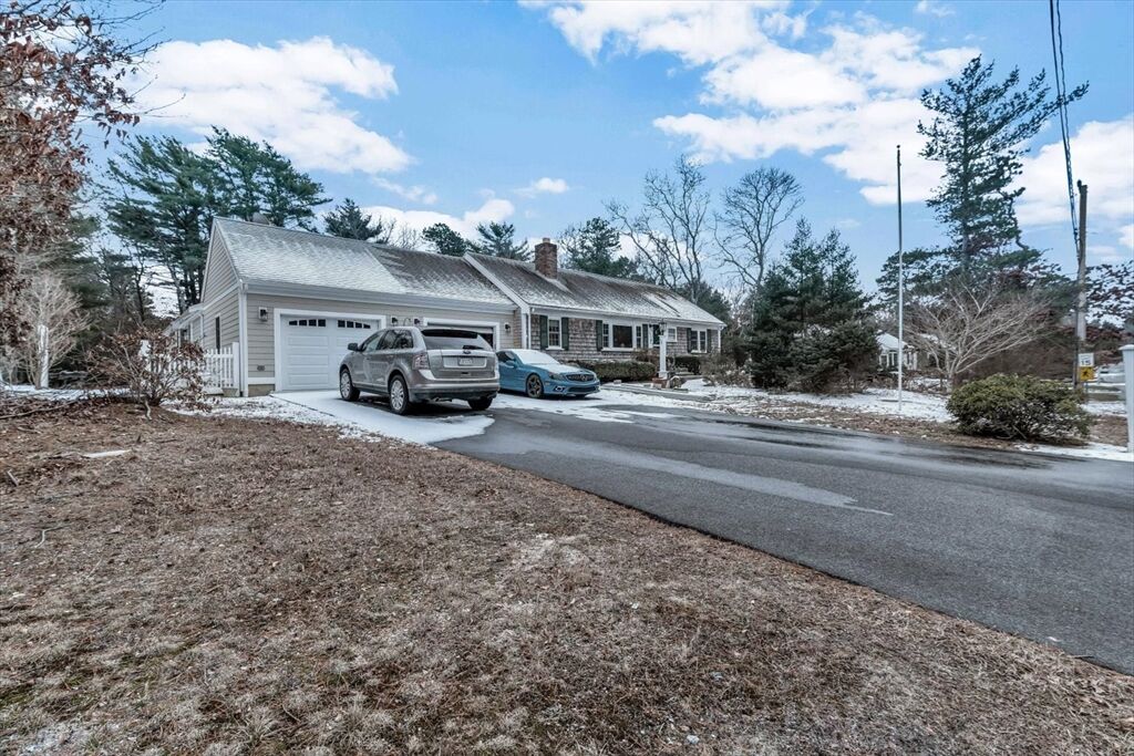 Property Photo:  426 Mariner Cir  MA 02635 