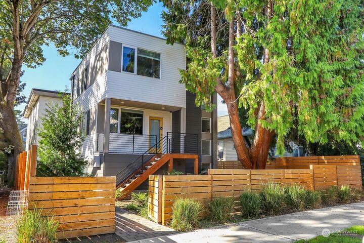 4711  8th Avenue NE  Seattle WA 98105 photo