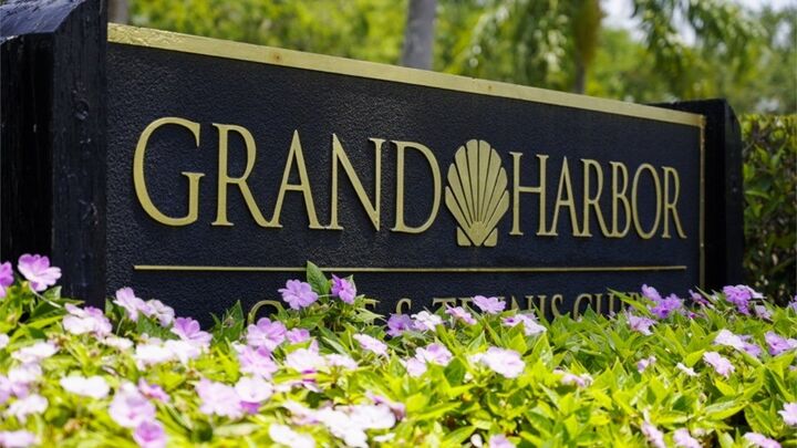 Property Photo:  4812 Laguna Village Way  FL 32967