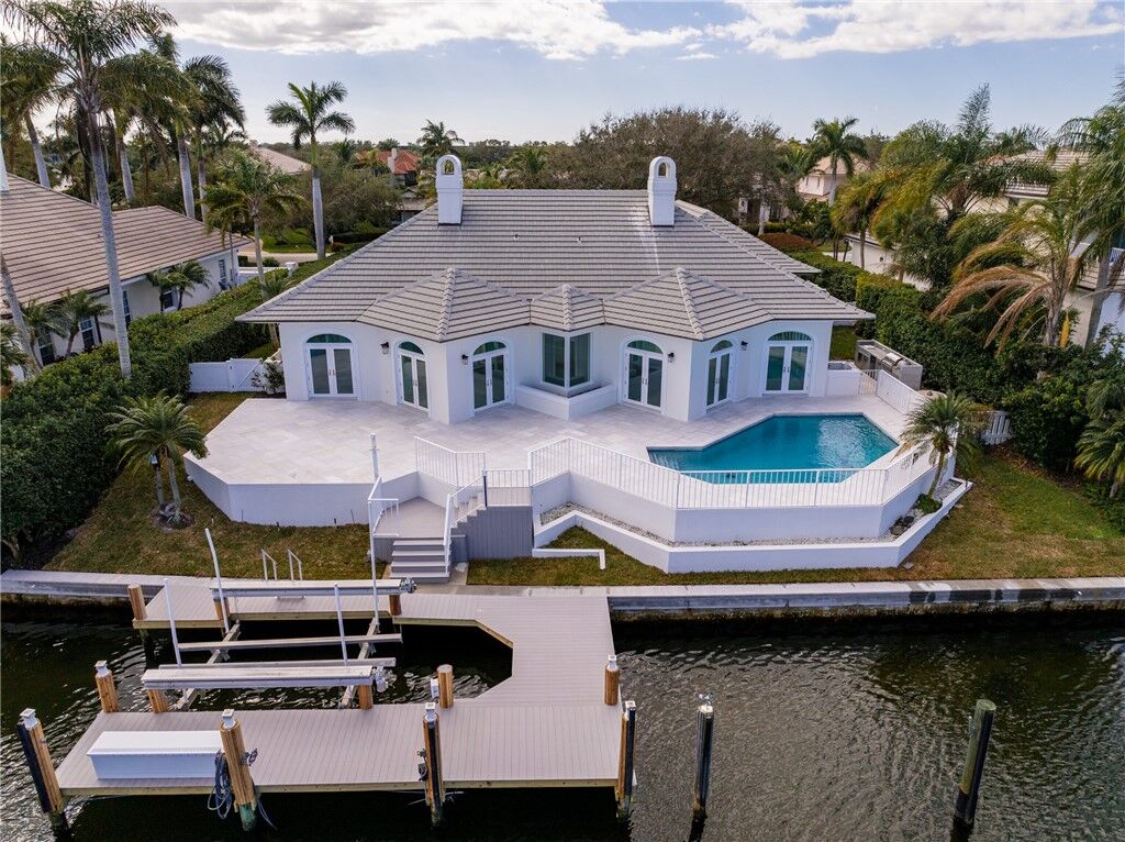 Property Photo: 185 Springline Drive FL 32963