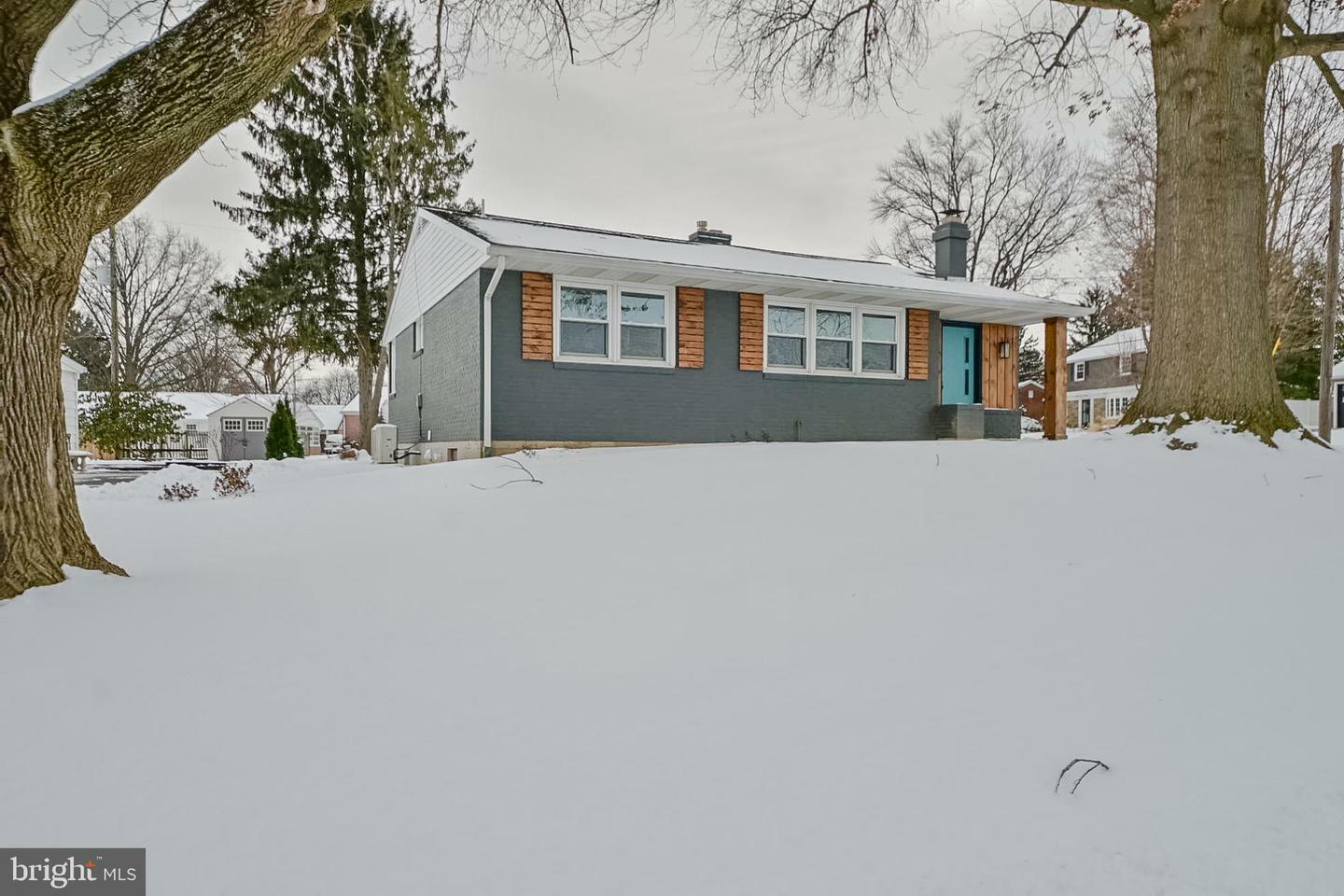 Property Photo:  1836 Hemlock Road  PA 17603 