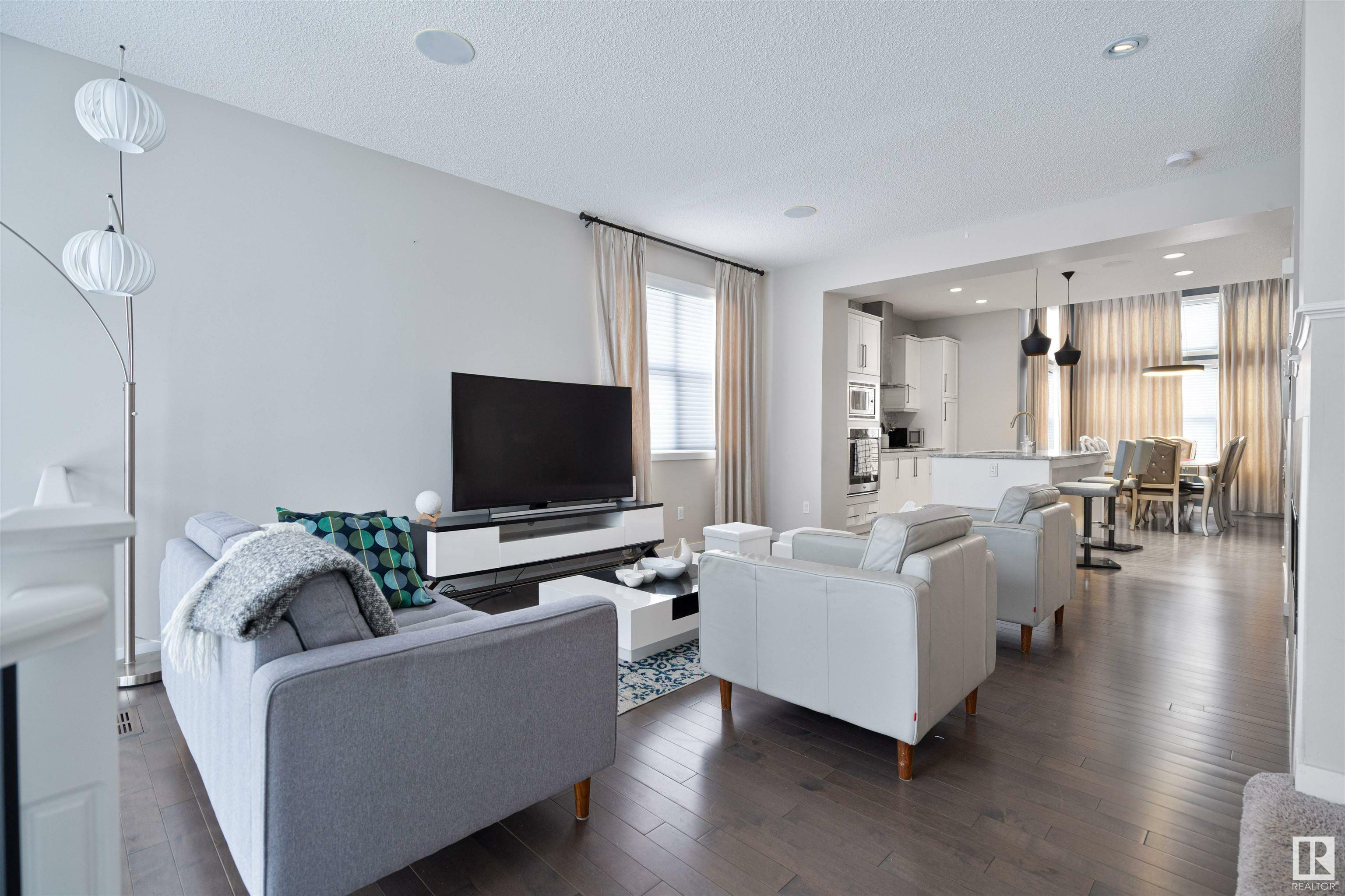 Property Photo:  703 Secord Boulevard NW  AB T5T 6Z6 