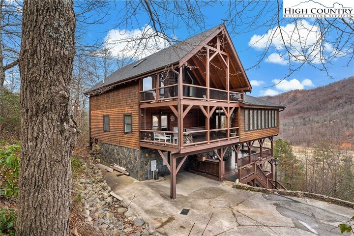 Property Photo: 60 E Valley View Drive NC 28752