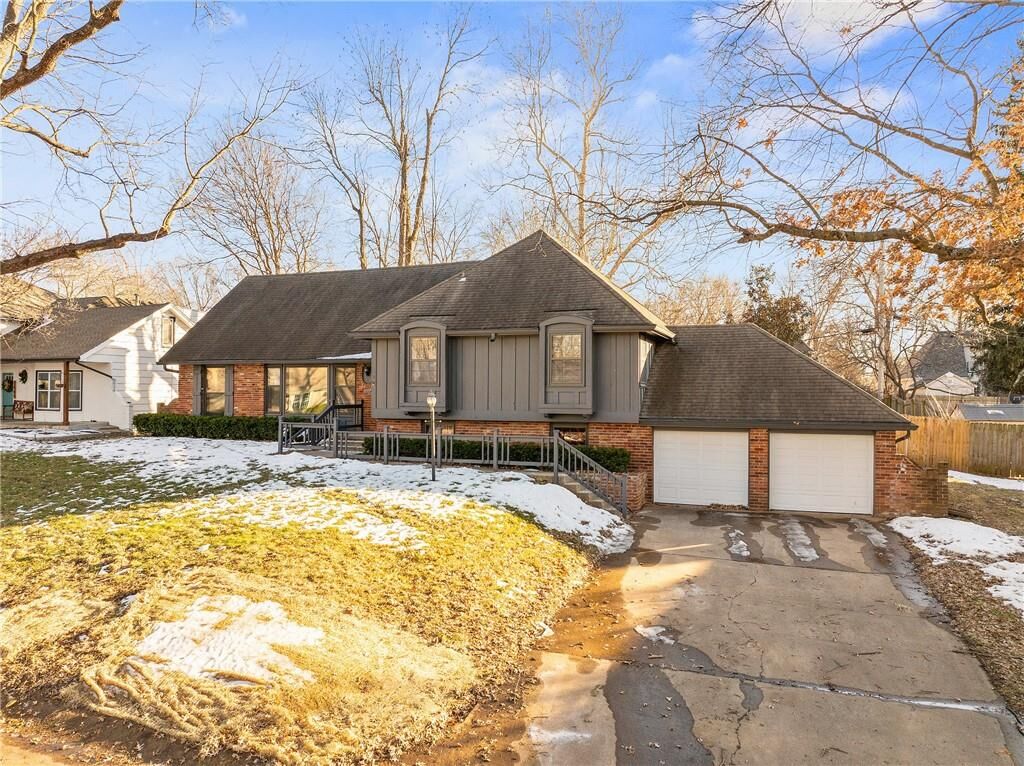 Property Photo:  1507 SW 6th Street  MO 64081 