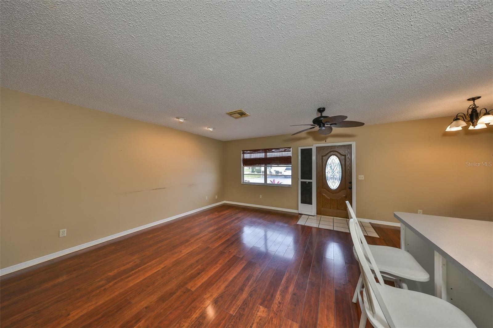 Property Photo:  210 Gloucester Boulevard  FL 33573 