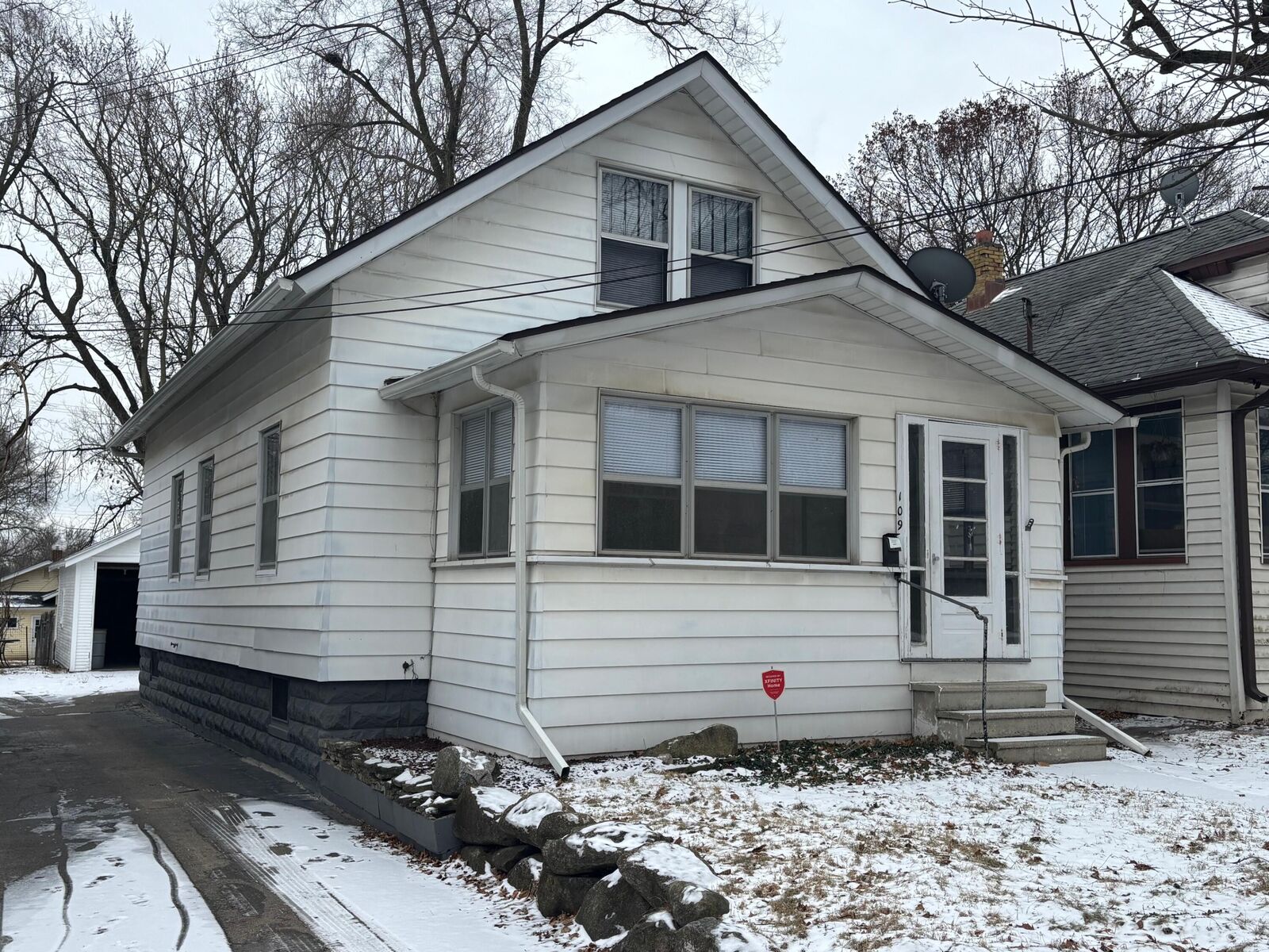 Property Photo:  109 W Palmer Avenue  MI 49203 