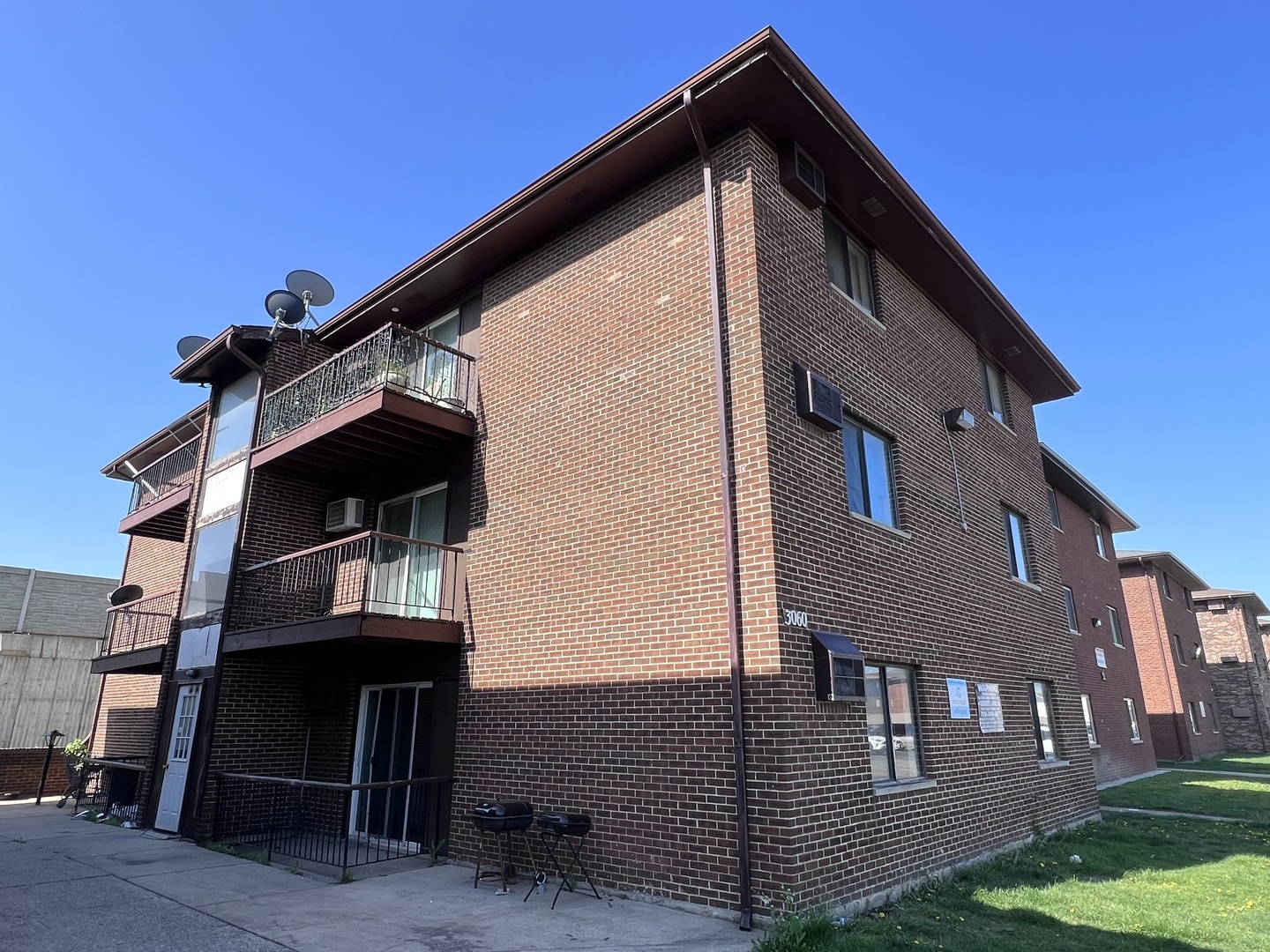 Property Photo: 3060 Bernice Avenue 2S IL 60438