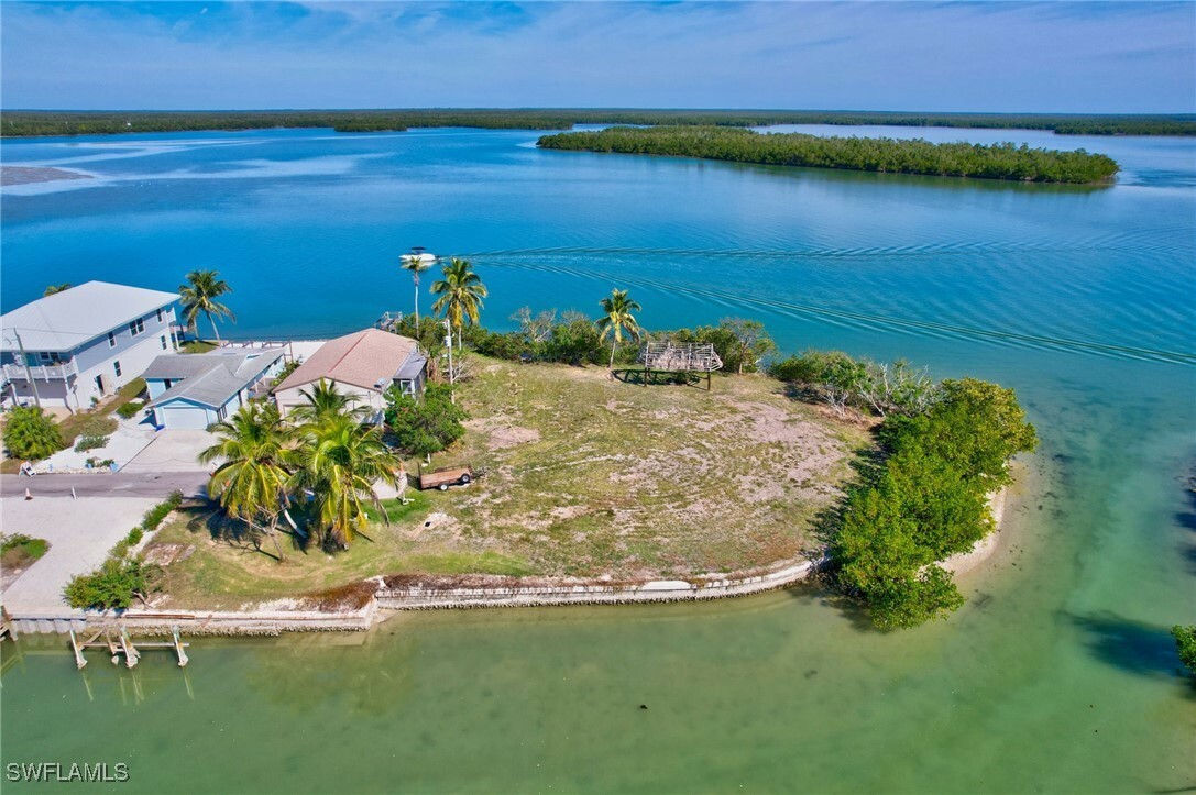 Property Photo:  103 Bayshore Way  FL 34140 