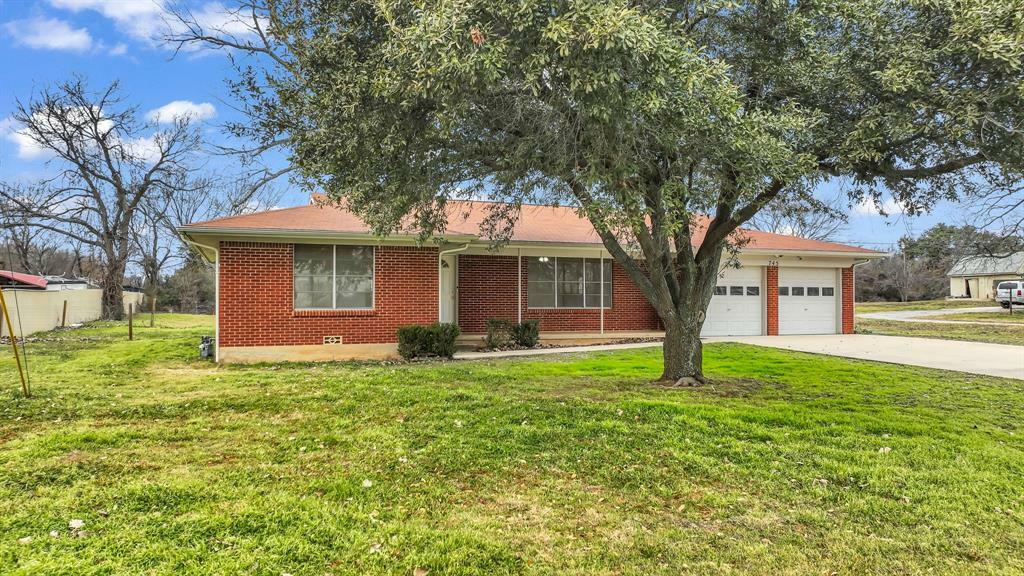 Property Photo: 745 N Ash Terrace TX 76082