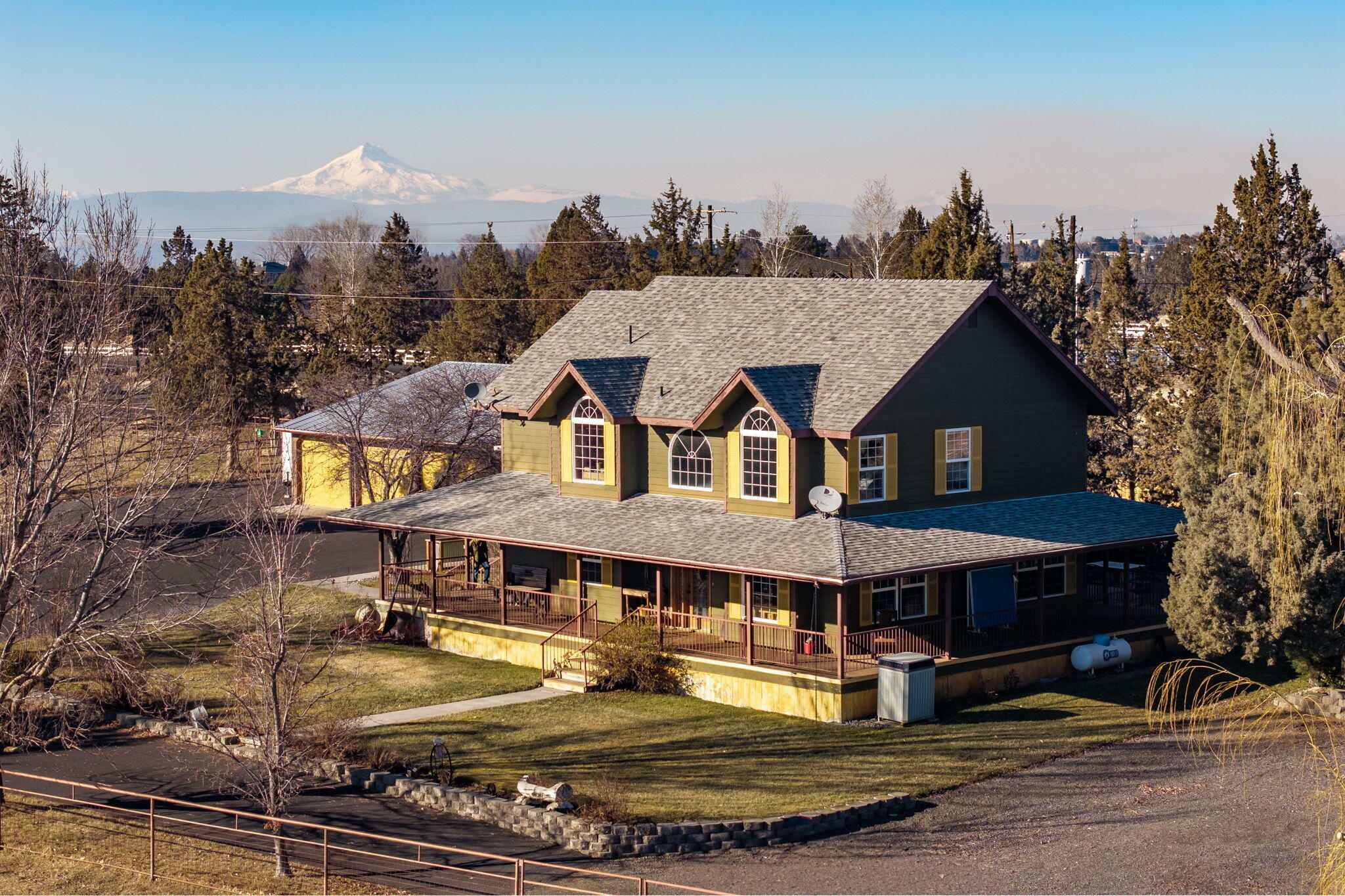 Property Photo: 6300 NE 5th Street OR 97756