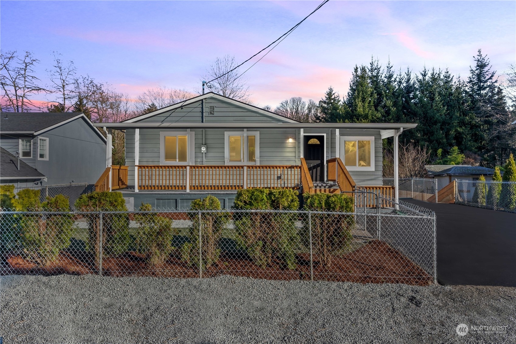 Property Photo:  6968  24th Avenue SW  WA 98106 