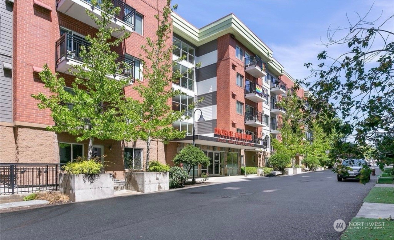 Property Photo:  1015  Railroad Avenue 205  WA 98225 