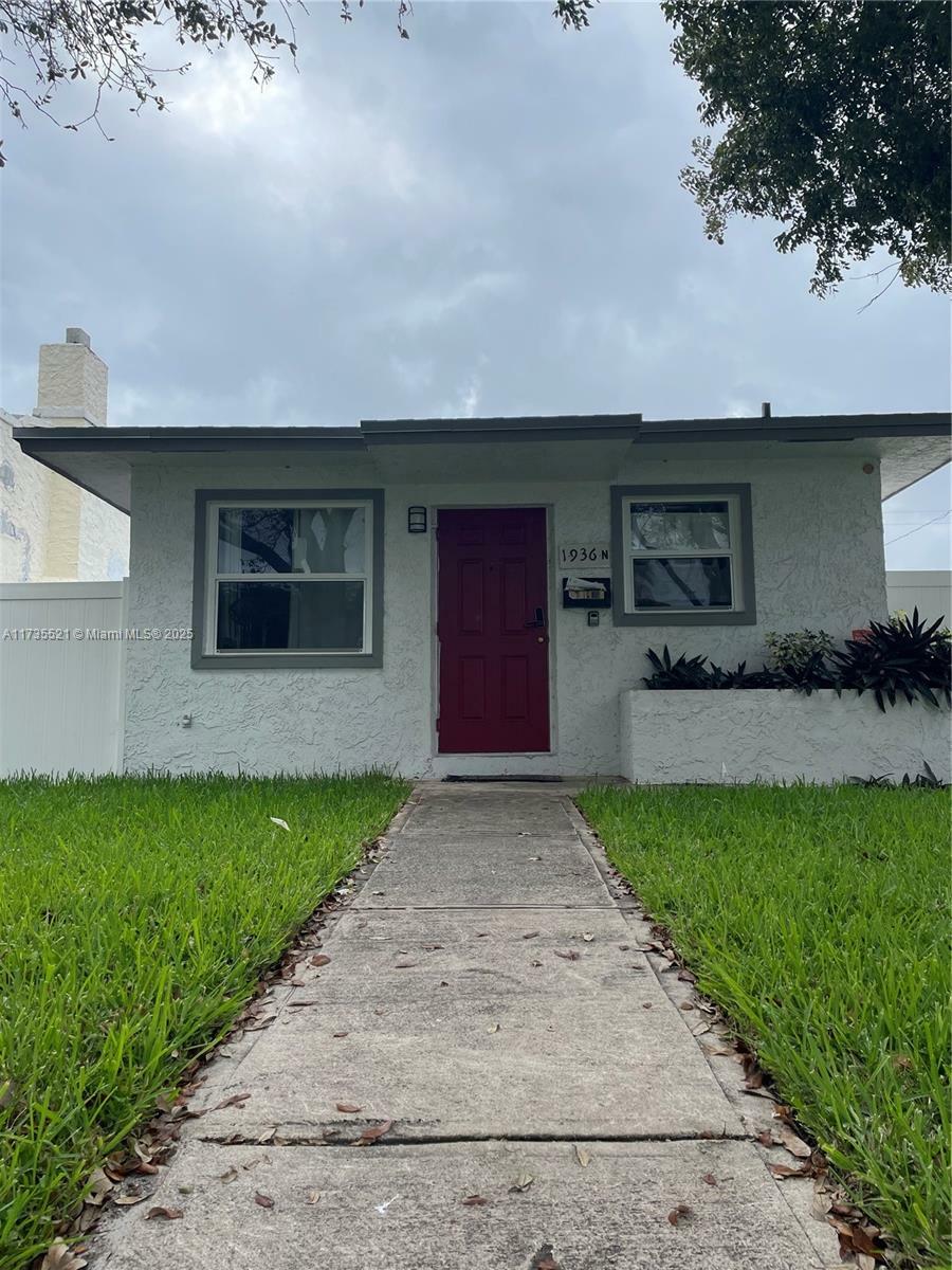 Property Photo:  1936 Washington St  FL 33020 