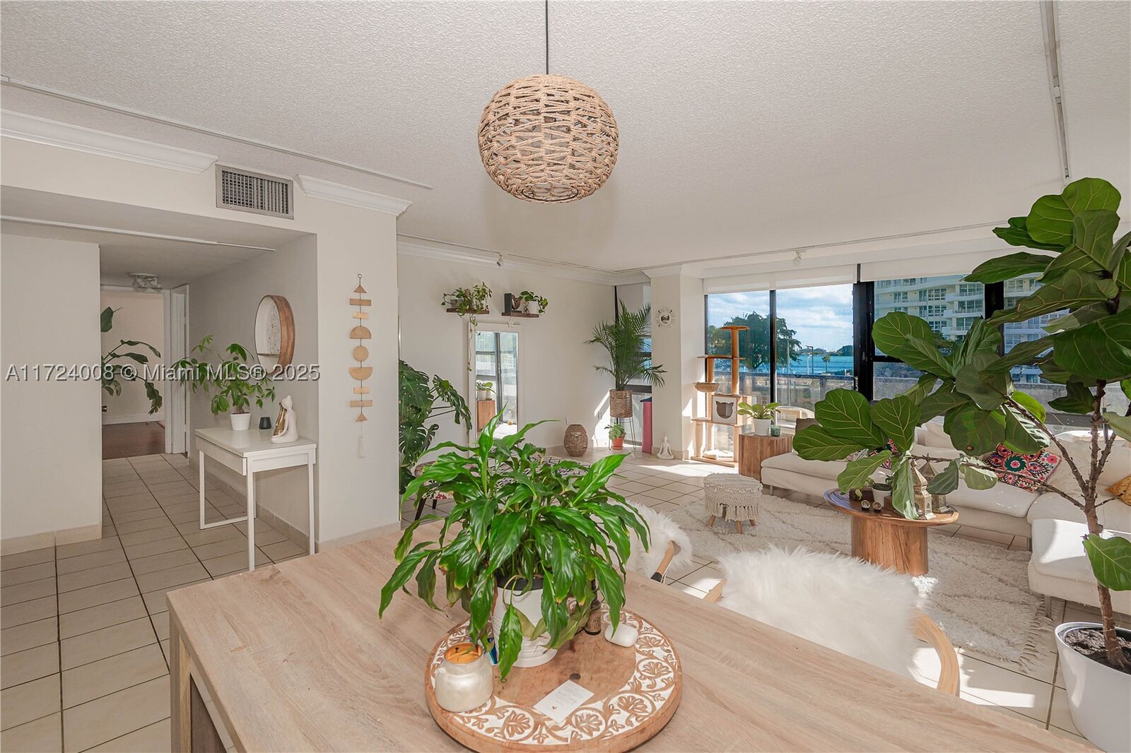 Property Photo:  600 NE 36th St 304  FL 33137 