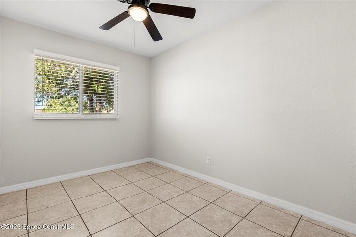 Property Photo: 995 Alford Street FL 32796