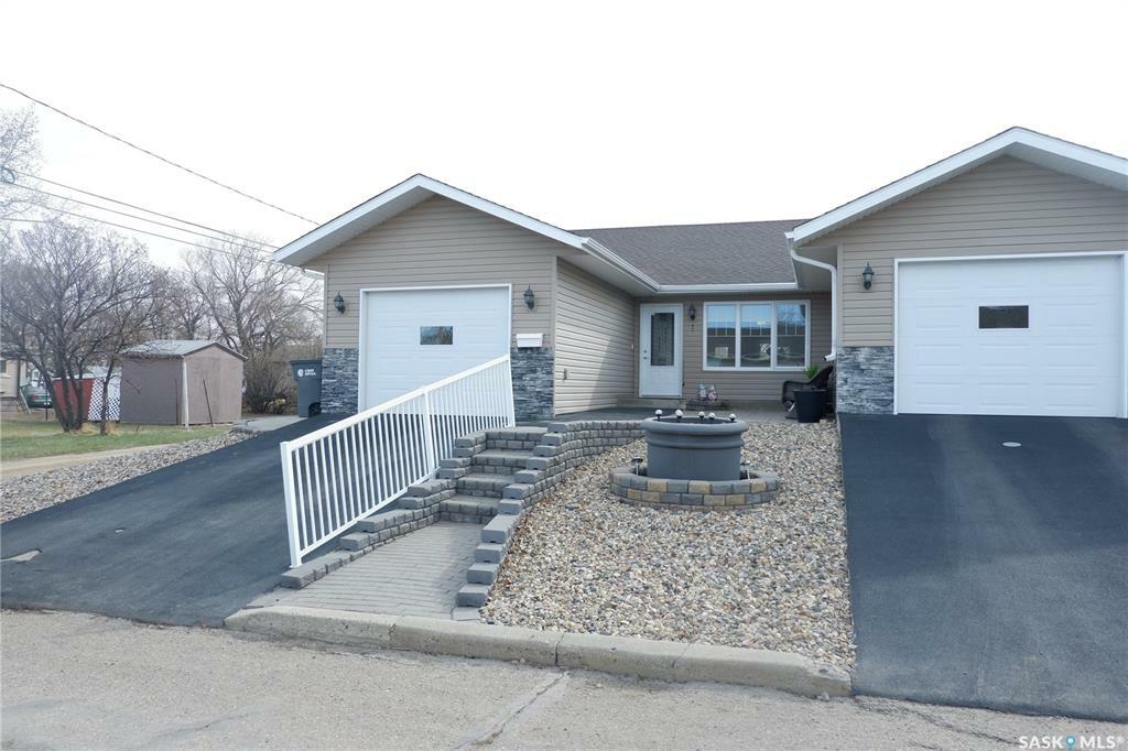 401 3rd Avenue E 1  Assiniboia SK S0H 0B0 photo