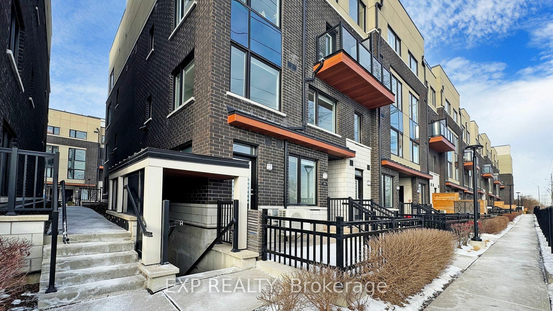 Property Photo:  1555 Kingston Rd 306  ON L1V 0E9 