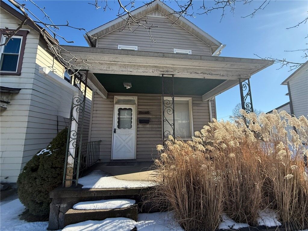 Property Photo: 433 Lloyd Ave PA 15650
