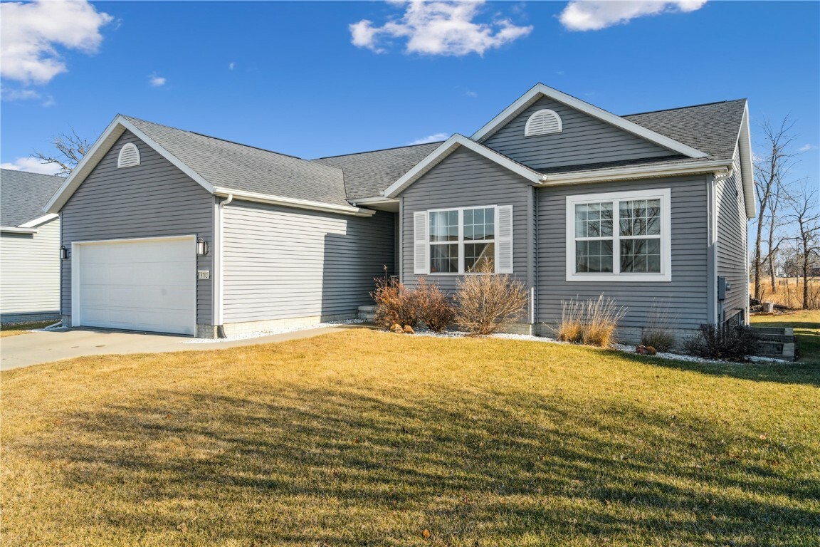 Property Photo:  8702 Grand Oaks Drive NE  IA 52402 