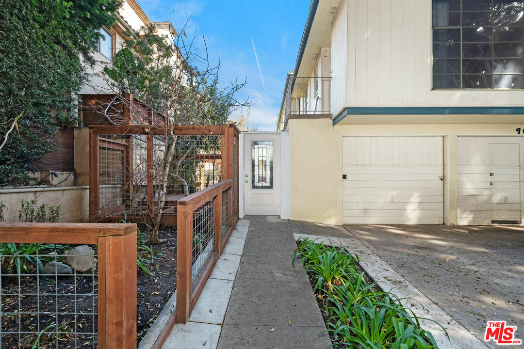 Property Photo:  907   20th St A  CA 90403 