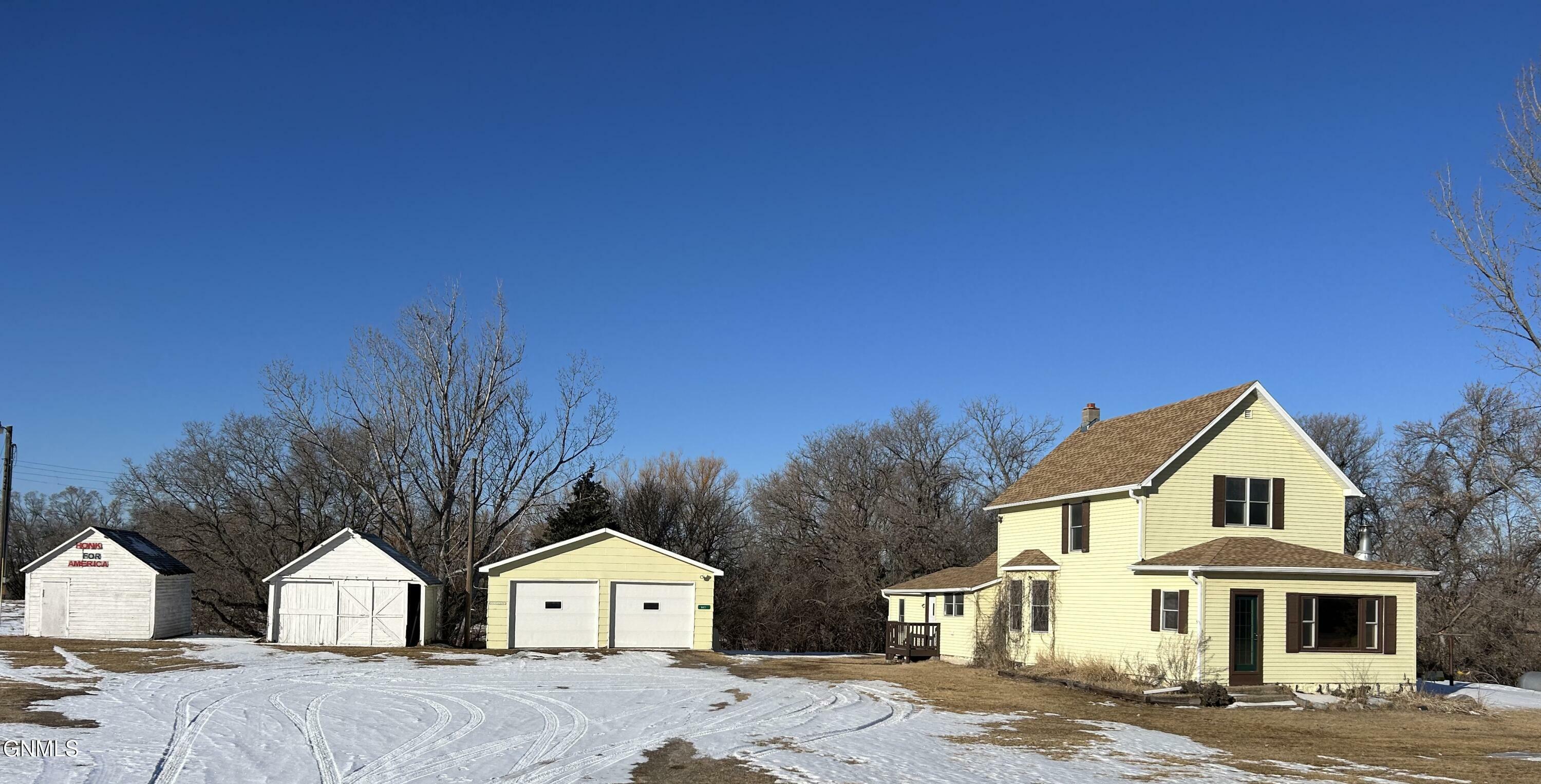 Property Photo:  4411 Hwy 281 SE  ND 58401 