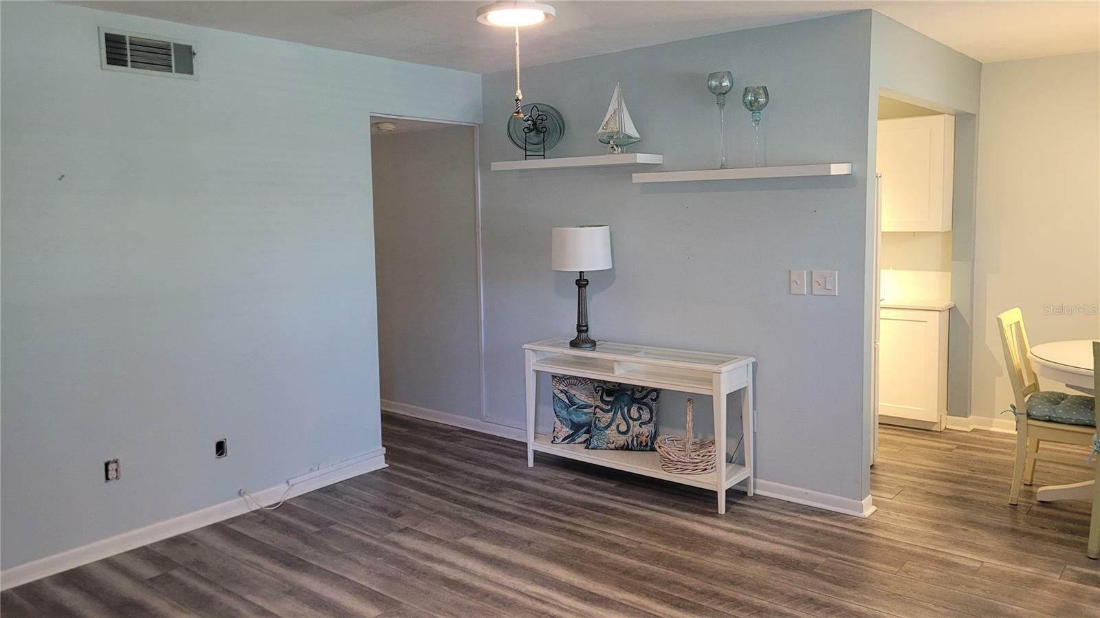 Property Photo: 209 NE Lincoln Circle N 109 FL 33702