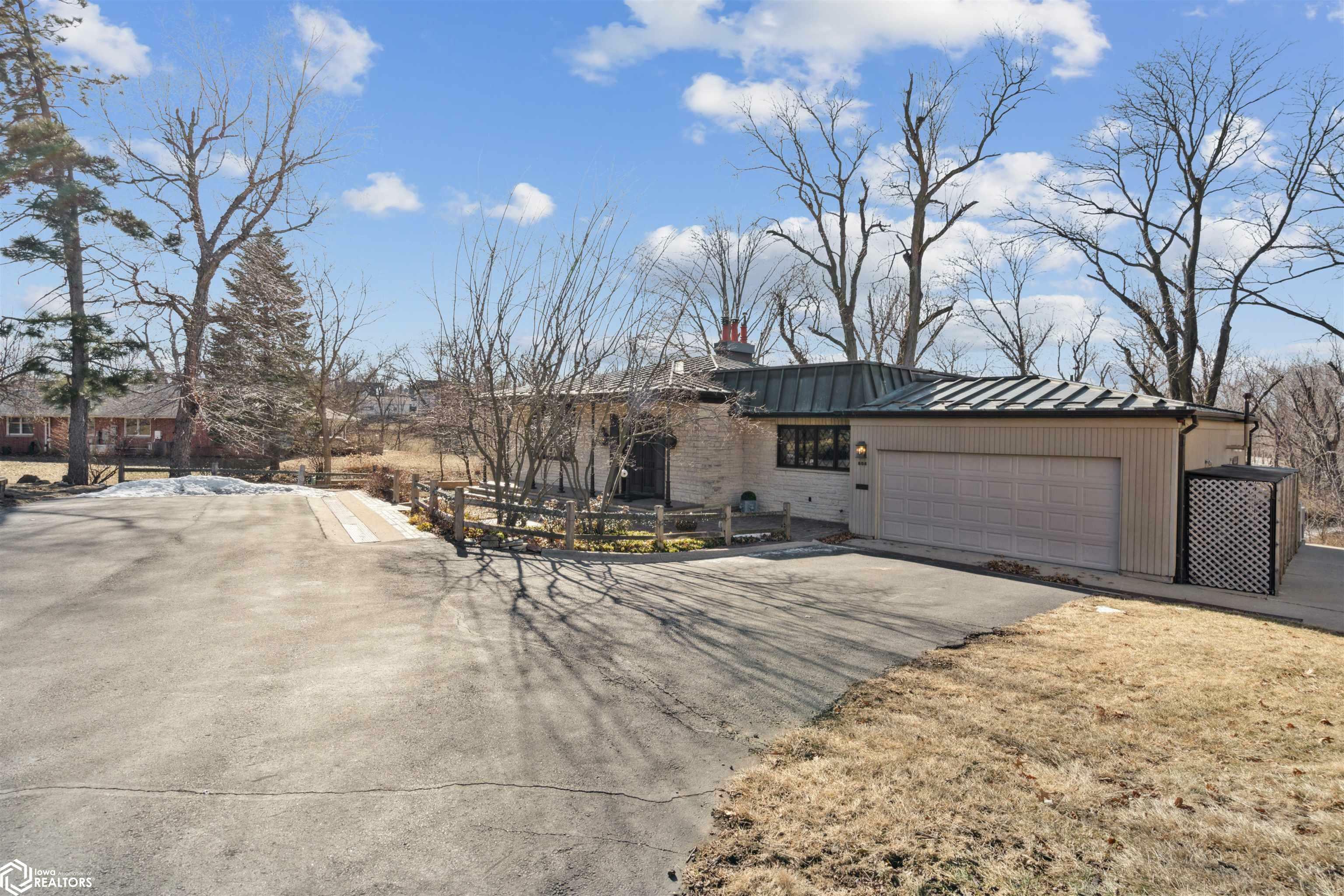 Property Photo:  808 Patterson Lane  IA 50158 