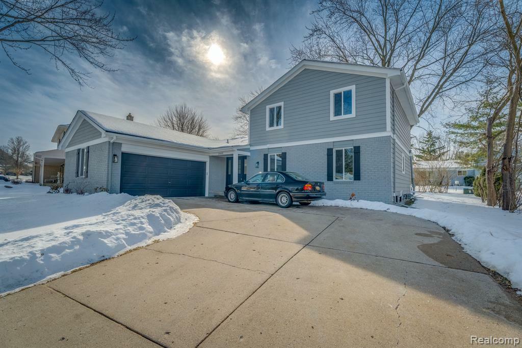 2665 Armstrong Dr.  Lake Orion MI 48360 1703 photo