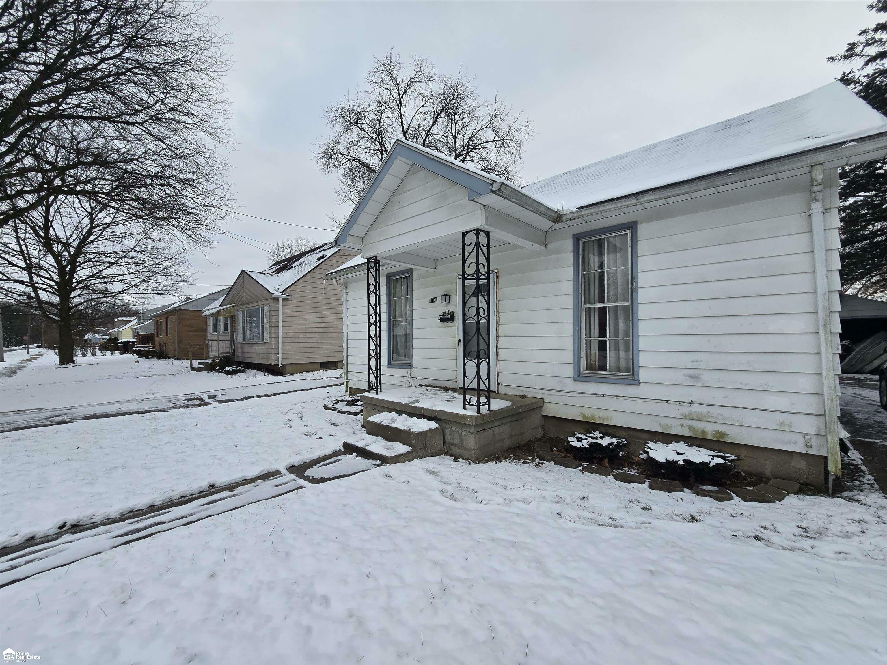 Property Photo:  3101 Barth Street  MI 48504 