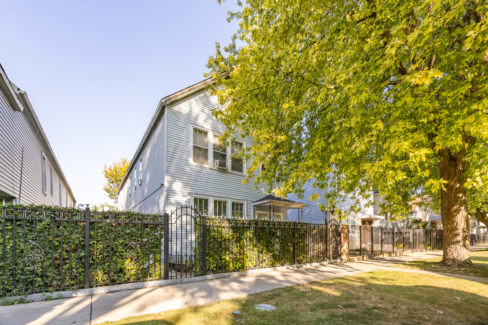 Property Photo:  4850 S Honore Street  IL 60609 